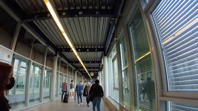 Easy and fast way from Dus Airport to Düsseldorf City by public transport! смотреть онлайн