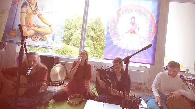 #Мантра #Сарасвати SatSound - Мантра Сарасвати Om Aim Saraswatyai Namah смотреть онлайн