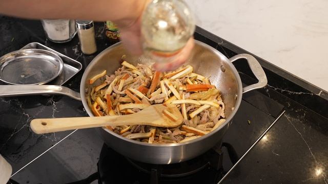 升級版【榨菜肉絲麵】加埋豆腐乾同埋冬菇 | Stir-fried Pork with Mustard Tuber & Tofu Noodle смотреть онлайн