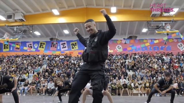 School Resource Officer says goodbye with an unforgettable performance смотреть онлайн