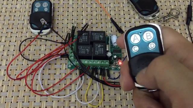 How to use KR1204 : 12v RF 4-Channel 433Mhz wireless Remote Control Switch Module смотреть онлайн