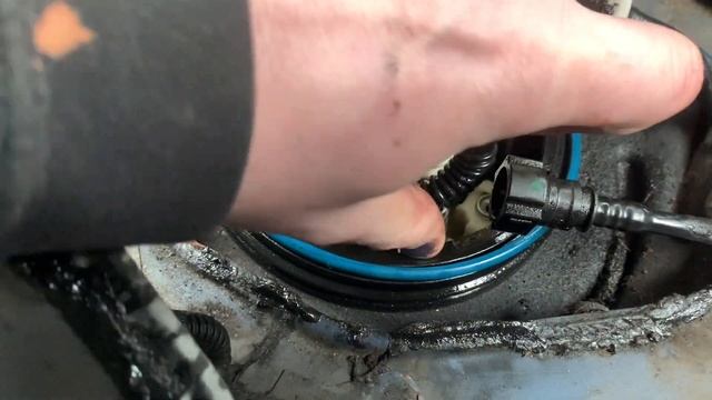 Citroen C1/107/Aygo Fuel Pump Replacement DIY. CityBug Lifetime Fuel Filter смотреть онлайн