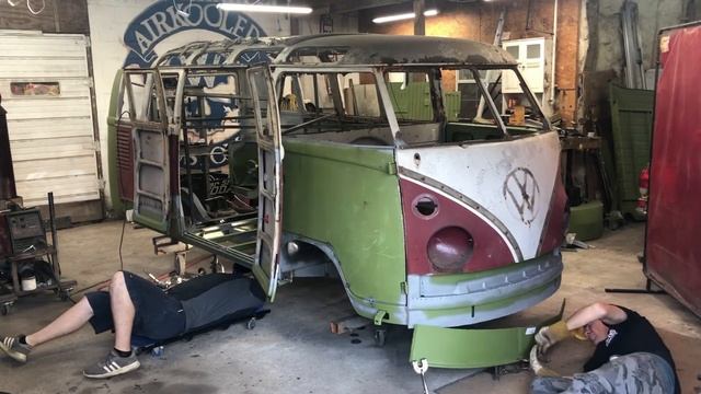 1967 VW 21 Window Bus - Fitting and Welding #vwbus #volkswagen #busrestoration смотреть онлайн