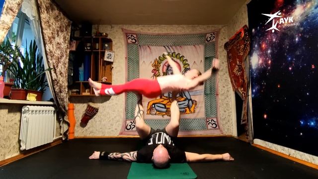 И снова 180 граусов (Акройога в Калуге) смотреть онлайн