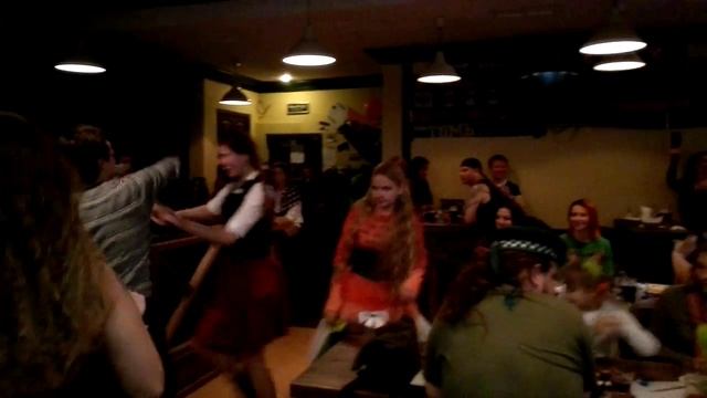 Что нам делать с пьяным матросом? Патрик 2015 WE Pub смотреть онлайн