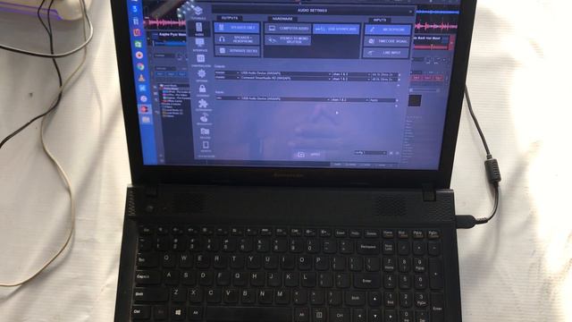 How to use mic in virtual dj for mashup and remix|Adding a Microphone in Virtual Dj смотреть онлайн