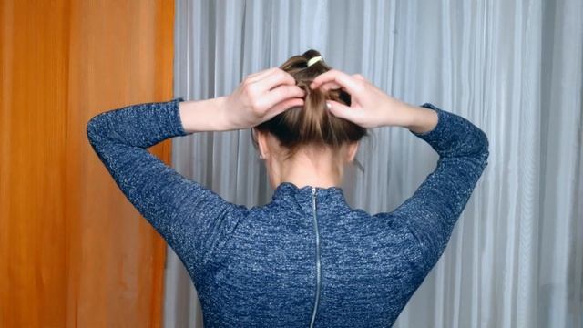?ОБЪЁМНАЯ ПРИЧЁСКА ИЗ 2-Х РЕЗИНОК. ПРОСТОЙ СПОСОБ.? смотреть онлайн