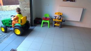 Спустило колесо у Грузовика | Дима и Машинки