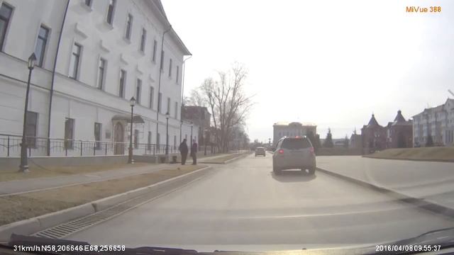 FILE7542 Тобольск ул Аптекарьская некий водитель бросил автомобиль посреди дороги и беседует с глав смотреть онлайн