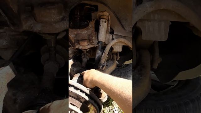 Great Wall Hover. замена шаровых ,амортизаторов ,пыльника шруса. намучался сегодня с ним... смотреть онлайн