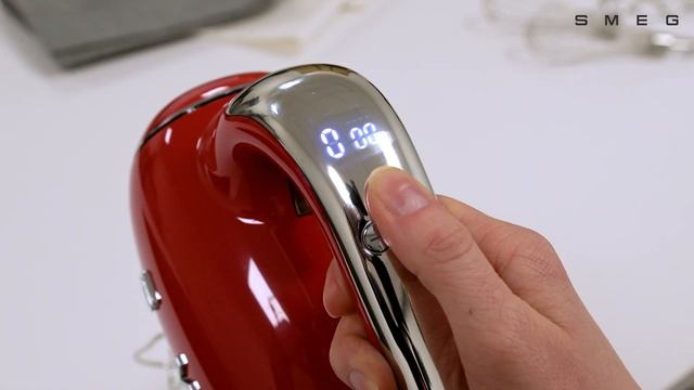 How to use the Smeg Hand Mixer | HMF01 смотреть онлайн