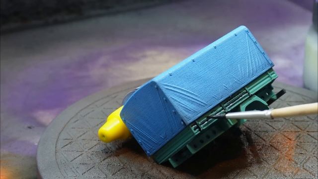 Skoda. Это самая простая модель для сборки. Грузовичок из Чехии смотреть онлайн