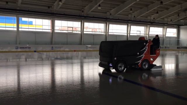 Zamboni .Машина заливки льда.