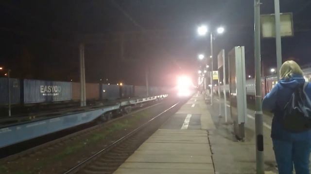 Электровоз ЭП2К-??? с пассажирским поездом №32«Москва-Киров».