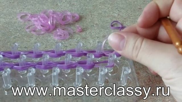 Как плести из резинок Rainbow Loom. Браслет: яркая змейка. Лучшее видео смотреть онлайн