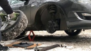 Замена тормозных колодок Опель Астра J