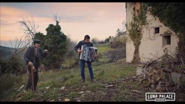 David Stratton reviews The Truffle Hunters смотреть онлайн