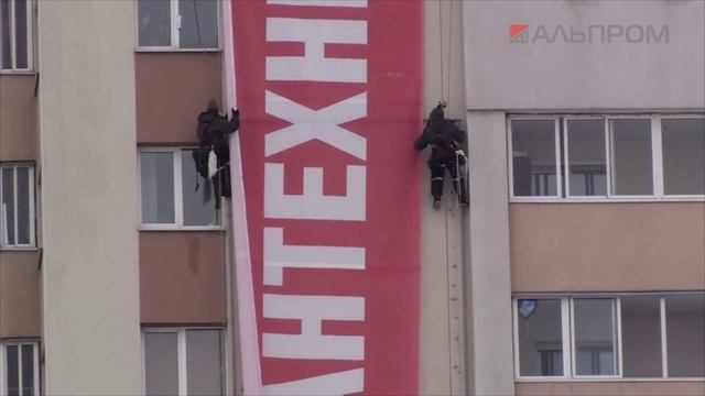 Широкоформатная печать и монтаж баннера на стену смотреть онлайн