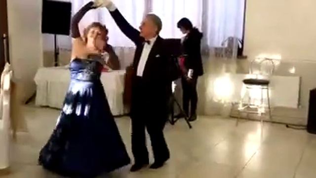 Вальс.Лариса и Алексей.Студия танца ,, Фантазия ''.Симферополь. смотреть онлайн