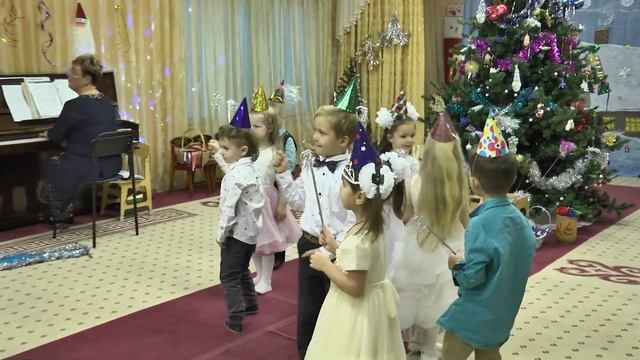 Новогодний утренник в детском саду 2090, Москва. 26.12.2019 смотреть онлайн