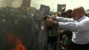 В Тегеране участники массовой акции протеста жгли флаги США и портреты Дональда Трампа