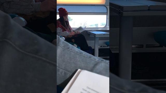 Взрослый человек сосет соску уже 5 часов !!!!Что это? Объясните в комментарии пожалуйста!!! смотреть онлайн