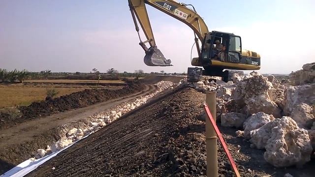 cat 320c in tuban indonesia смотреть онлайн