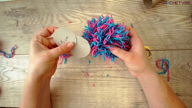 How to make a Pom Pom for beginners - EASY diy tutorial смотреть онлайн