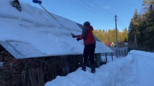 Чистка снега с крыши за пару минут. Лопаты для снега своими руками. + Бонус "Санки-скрепер"