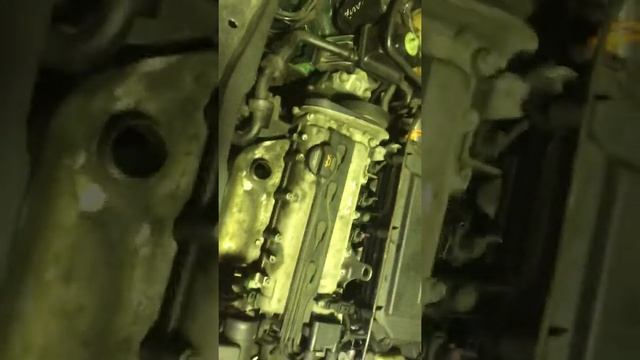 ГОЛЬФ 4 AKQ 1.4 троит ,дымит , захлебывается в чем проблема не знаю смотреть онлайн