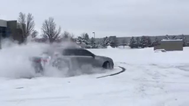 Mercedes E 350 Sport.
Almost 6-8 inches of snow. смотреть онлайн