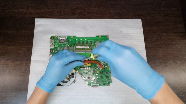 Asus X550C разборка сборка замена термопасты.disassembly assembly replacing thermal paste. смотреть онлайн