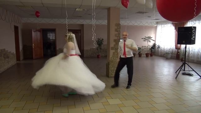 Первый свадебный танец жениха и невесты с сюрпризом смотреть онлайн