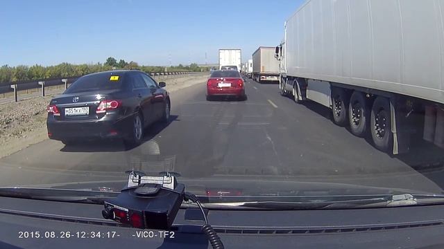 Водитель Тойоты 2 часа держал обочечников.. смотреть онлайн