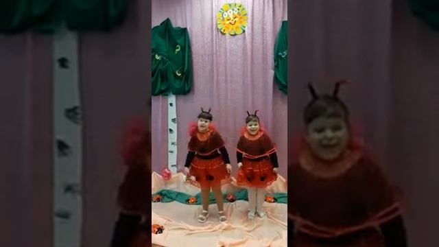 Номинация "Вокал". "Божья коровка". Исполняют Хакимова Варя, Попова Настя. смотреть онлайн