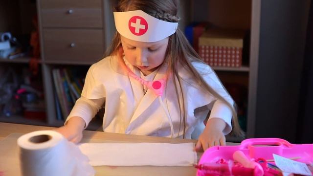 КАК СДЕЛАТЬ МЕДИЦИНСКУЮ МАСКУ. Чем занять ребенка на карантине. смотреть онлайн