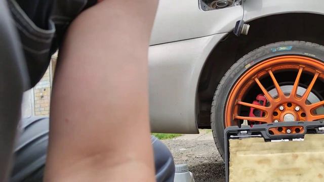 Замена топливного фильтра на Subaru Legacy BE5 смотреть онлайн