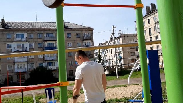 Челендж от Дениса Семенихина 40 подтягиваний + 40 отж на брусьях. Моя попытка смотреть онлайн