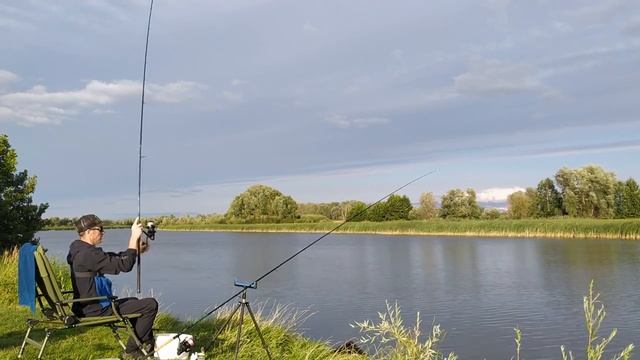 КАРАДУЛИ. ЛОВЛЯ ПОДЛЕЩИКА И КАРАСЯ ФИДЕРОМ НА РЕКЕ МЁША В ИЮЛЕ смотреть онлайн