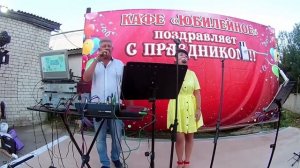 В.Дудников и Н.Новикова - Букет из белых роз (г.Новый Оскол) День Красногвардейского района
