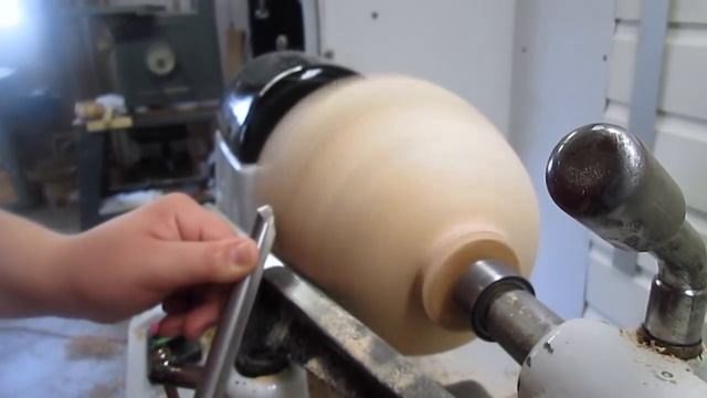 Bowl Gouge Basics 101 ~ Rough Turning a Bowl смотреть онлайн