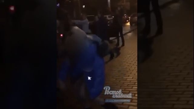 Обнаженная девушка в Таганроге устроила танцы на улице смотреть онлайн