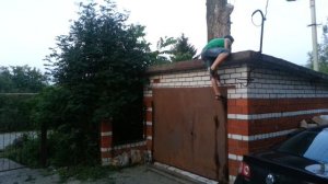 Как быстро залезть на гараж?