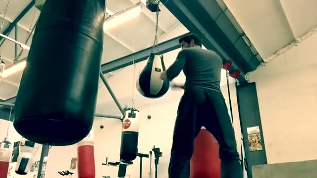 Тренировки Скотт Эдкинса к Неоспоримому 4 Юрий Бойка смотреть онлайн