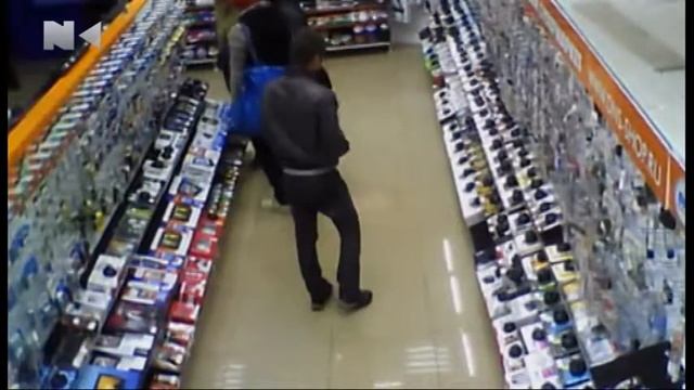 С помощью фольги вор обманывал охранные системы магазинов смотреть онлайн