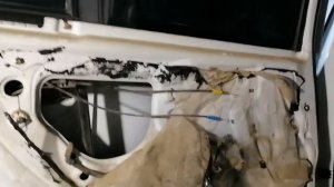 не открывается дверь с салона.