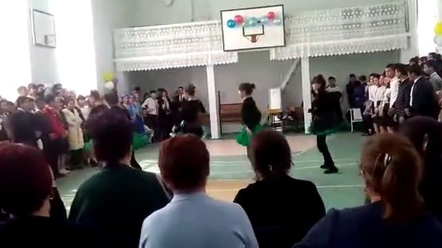 Майлуу-Суу 1Школа СОШ 7 "Б" черные кошки. 8-Марта смотреть онлайн