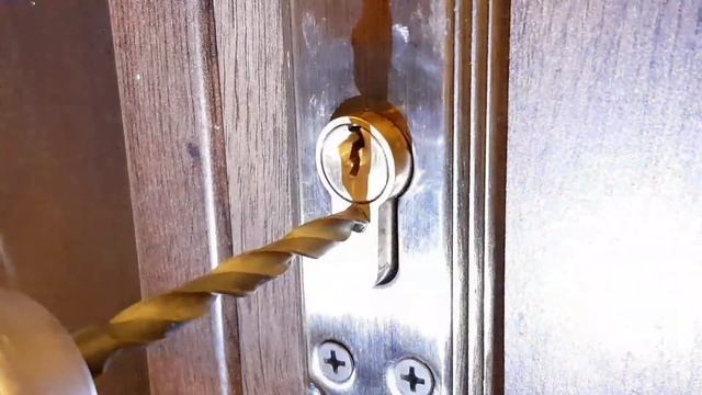 Jak rozwiercić wkładkę bębenkową zamka w drzwiach? AWARYJNE OTWIERANIE DRZWI ?️⚠️ FORUMWIEDZY смотреть онлайн
