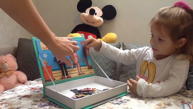 Vlada and a magnetic book .Влада и чудо -магнитная книжка ))) смотреть онлайн