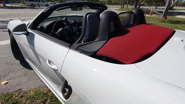Porsche 718 Boxster GTS 2019, Topless in Miami смотреть онлайн